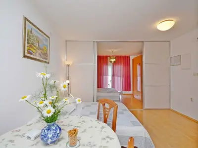 Ferienwohnung für 2 Personen (40 m²) in Okrug Gornji 7/10