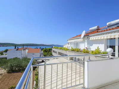 Ferienwohnung für 5 Personen (60 m²) in Okrug Gornji 1/10