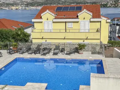 Ferienwohnung für 4 Personen (40 m²) in Okrug Gornji 1/10