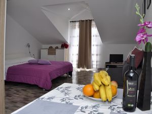 24058262-Ferienwohnung-2-Okuklje-300x225-3