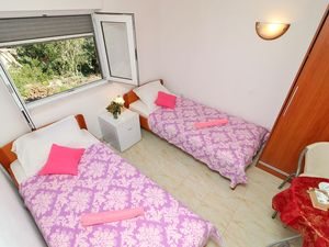 24058376-Ferienwohnung-2-Okuklje-300x225-4