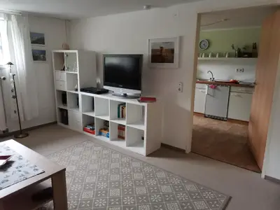 Schlafzimmer und Einzelbett, es kann auf Wunsch auch ein Kinderreisebett aufgestellt werden.