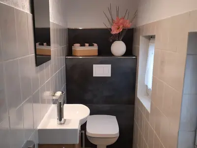 INSIDE, BATHROOM