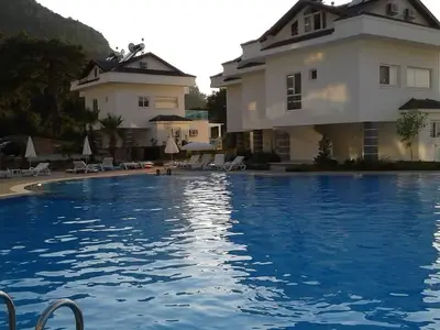 Aussenansicht mit Pool