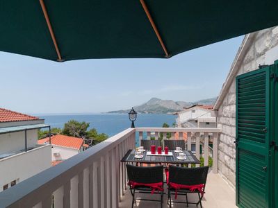 Balkon mit Aussicht über die Bucht von Omiš