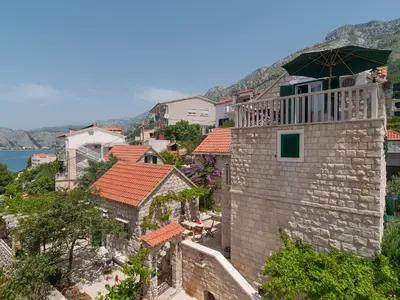 Unser Haupthaus mit Hof und dem Apartment im 2. Stock