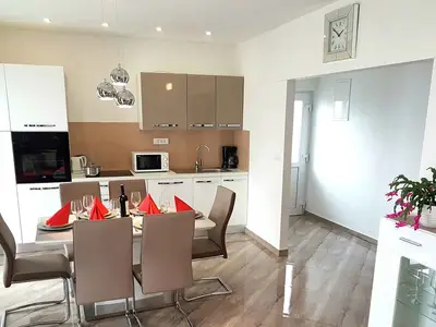 Ferienwohnung für 8 Personen (105 m²) in Stanići 7/10