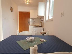 22309055-Ferienwohnung-1-Omiš-300x225-5