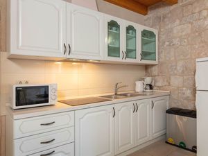 23768932-Ferienwohnung-6-Omiš-300x225-1