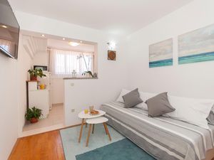 22471199-Ferienwohnung-6-Omiš-300x225-5