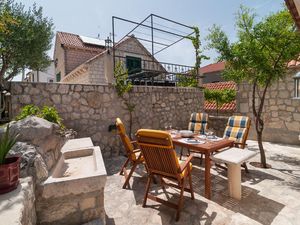 22435147-Ferienwohnung-2-Omiš-300x225-0