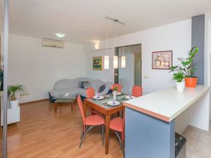 23942601-Ferienwohnung-4-Omiš-300x225-2