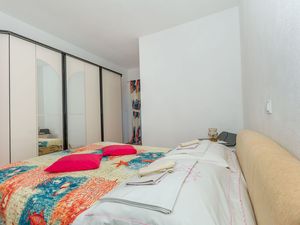 23943537-Ferienwohnung-4-Omiš-300x225-4