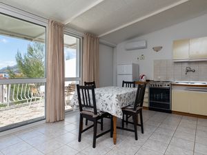 18321976-Ferienwohnung-2-Omiš-300x225-1