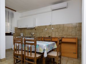 18321778-Ferienwohnung-4-Omiš-300x225-4