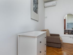 18323699-Ferienwohnung-2-Omiš-300x225-5