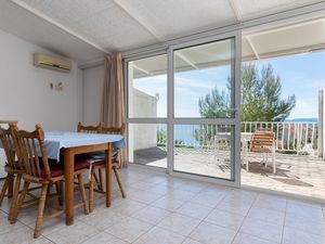 18323677-Ferienwohnung-2-Omiš-300x225-1