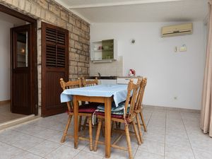 18323677-Ferienwohnung-2-Omiš-300x225-2