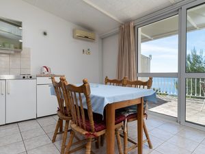 18323677-Ferienwohnung-2-Omiš-300x225-4