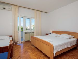 22389229-Ferienwohnung-3-Omiš-300x225-4