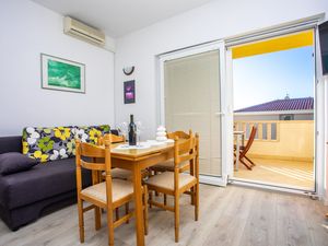 18510297-Ferienwohnung-4-Omiš-300x225-1