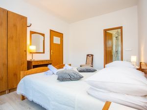 18510297-Ferienwohnung-4-Omiš-300x225-4