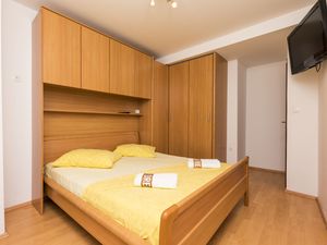 23941861-Ferienwohnung-6-Omiš-300x225-2