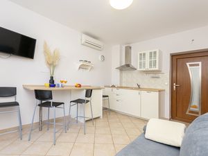 23944273-Ferienwohnung-4-Omiš-300x225-2