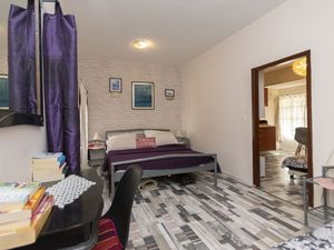 23942276-Ferienwohnung-4-Omiš-300x225-4