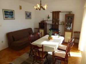 23943940-Ferienwohnung-8-Omiš-300x225-4