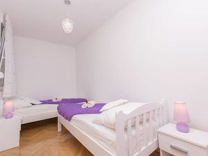 23943422-Ferienwohnung-4-Omiš-300x225-5