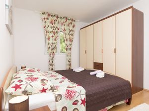 Ferienwohnung für 8 Personen (90 m²) in Omiš