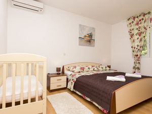 23943423-Ferienwohnung-8-Omiš-300x225-3