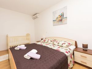 23943423-Ferienwohnung-8-Omiš-300x225-4