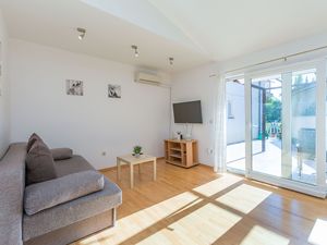 23945726-Ferienwohnung-4-Omiš-300x225-1