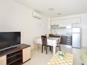 23722370-Ferienwohnung-3-Omiš-300x225-1