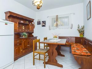 23726958-Ferienwohnung-7-Omiš-300x225-1