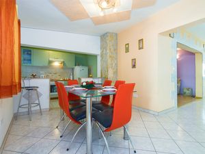 23736390-Ferienwohnung-6-Omiš-300x225-2