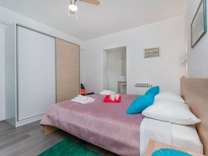 23944201-Ferienwohnung-5-Omiš-300x225-3