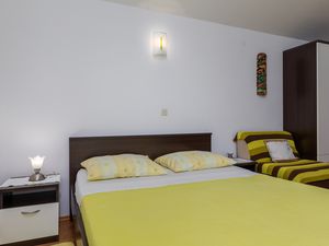 18323474-Ferienwohnung-2-Omiš-300x225-4