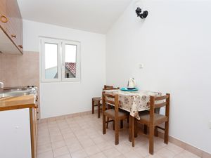 18321701-Ferienwohnung-3-Omiš-300x225-1