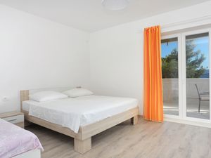 18323525-Ferienwohnung-6-Omiš-300x225-5