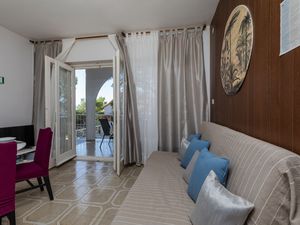 18323725-Ferienwohnung-5-Omiš-300x225-1