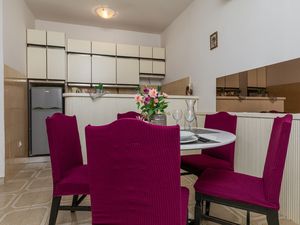 18323725-Ferienwohnung-5-Omiš-300x225-4