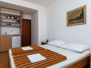 18322408-Ferienwohnung-2-Omiš-300x225-5