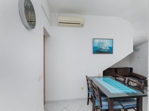 18323166-Ferienwohnung-3-Omiš-300x225-1