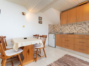 18323641-Ferienwohnung-2-Omiš-300x225-1