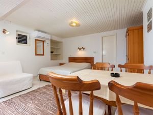 18323641-Ferienwohnung-2-Omiš-300x225-2