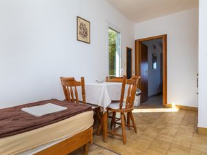 18322161-Ferienwohnung-4-Omiš-300x225-1