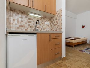 18322161-Ferienwohnung-4-Omiš-300x225-5